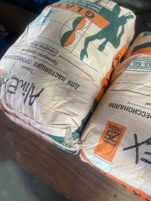 Глат шпаклёвка    3  мешок  кафелный клей  .