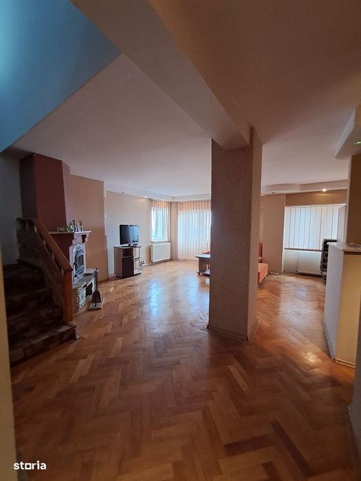 Vând apartament cu 5 camere,scara interioara,3 balcoane,ultracentral