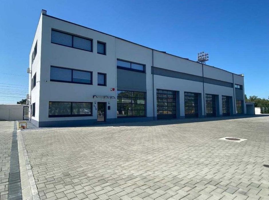 Imobil si teren / Spatiu comercial la Strada E85