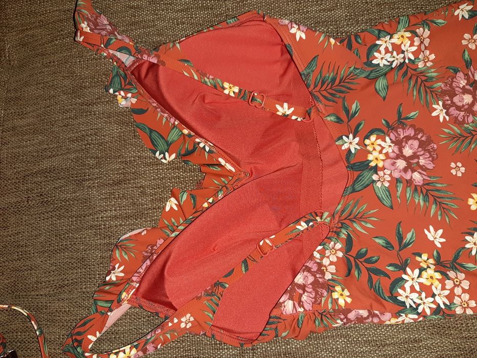 Нови,с етикети английски F&F бански два модела