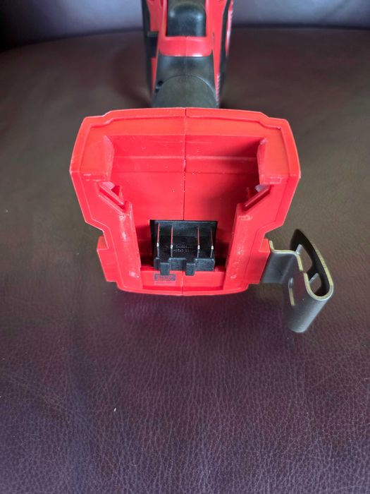 MilwaukeeMasina de insurubat cu impact cu motor, fara perii 1/4"Hex Milwaukee model M18 CBLID-0