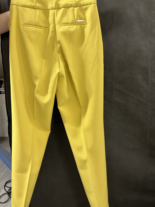 Жълт елегантен панталон