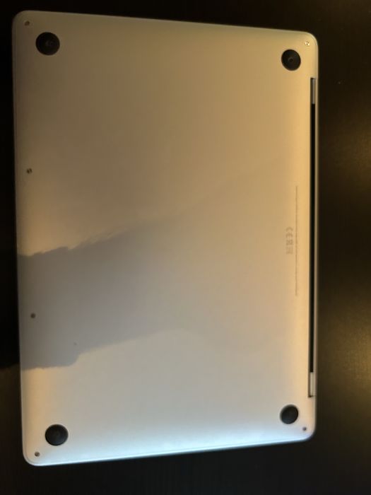 Vând Macbook Pro m1 produs 19.04.2021, SSD 500 GB, baterie 278 cicluri