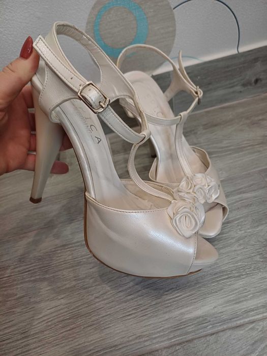 Pantofi cu toc Mireasa