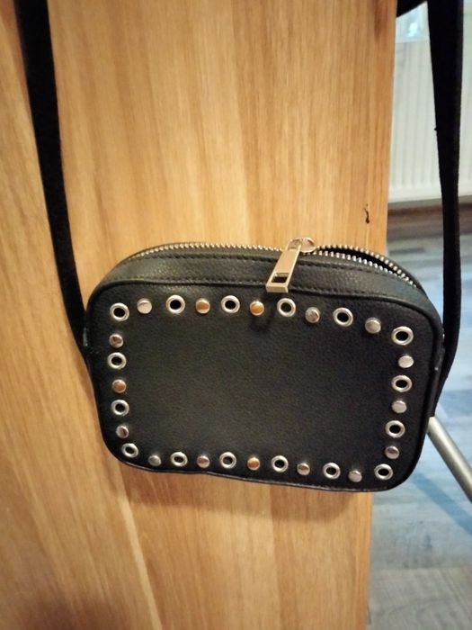 Genți de umăr noi din piele prima 100 lei ,restul 50 lei buc.