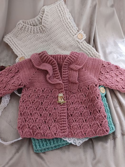 Бебешки дрешки, ръчно плетени
