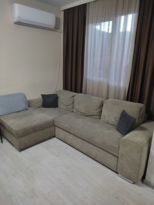 Диван ъгъл цвят бежот