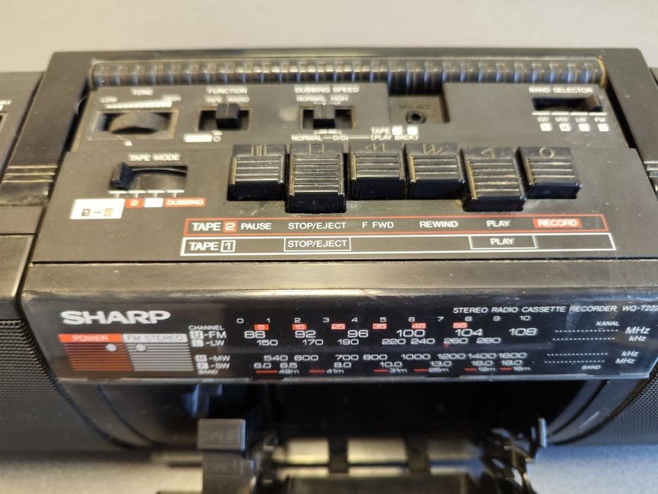 Sharp WQ-T222H(BK), un radio-casetofon stereo