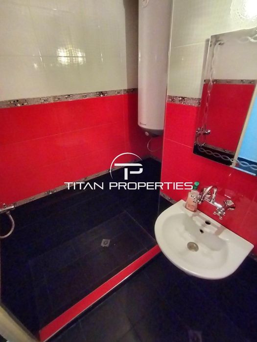 Тристаен апартамент в ж.к Възраждане