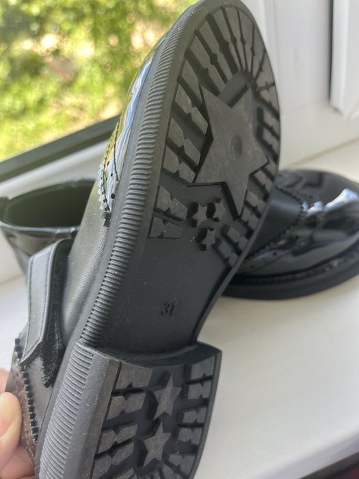 Обувь школьная на девочку, лаковая