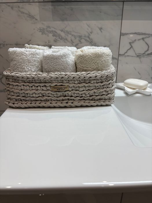 Комплект за баня,,Голямо килимче,малко килимче и панер.