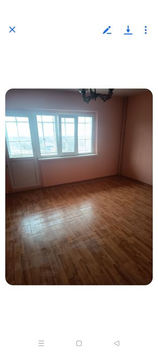Vind apartament 2 camere,semidecomandat,et 3/4,zona HCC,gol fără gaze,acte la zi