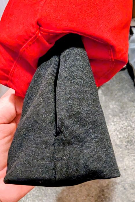 Geacă de sezon, nouă, cu blăniță la guler și mănuși la mâneci