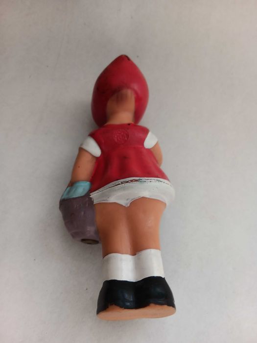 Jucarie veche Aradeanca, scufita rosie,De colectie, Perioada comunista