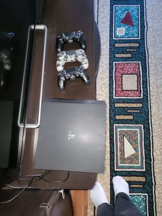 Продам Playstation 4 pro за 80000 тенге