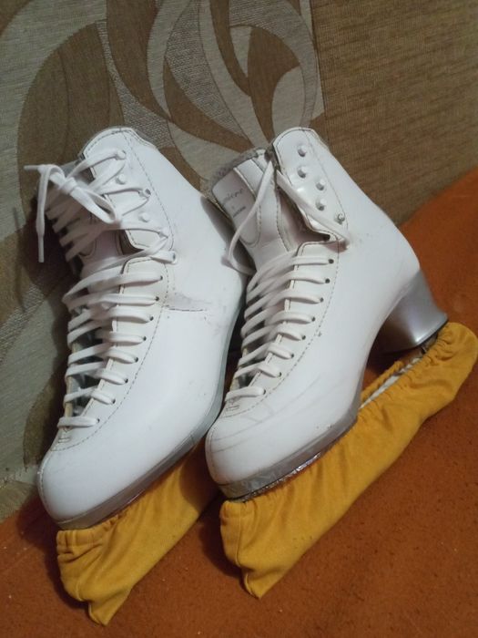 Коньки профессиональные