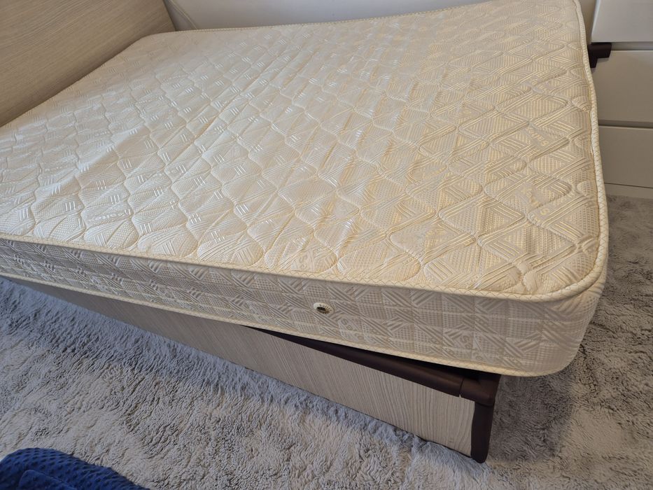 Pat 140x190 folosit ocazional