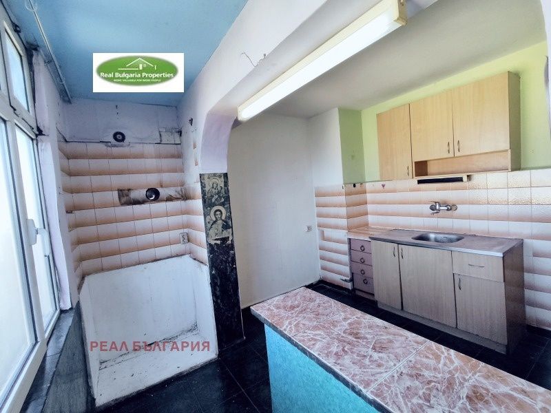 Продава се Двустаен апартамент в Русе, Център - 62 кв.м за 982 €/кв.м - Снимка #8