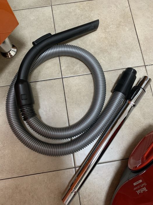 Пылесос марки Tefal Swift Power Cyclonic (красный)
