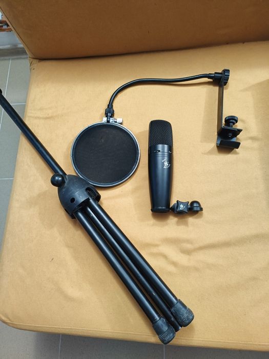 Microfon studio Emma Stitch