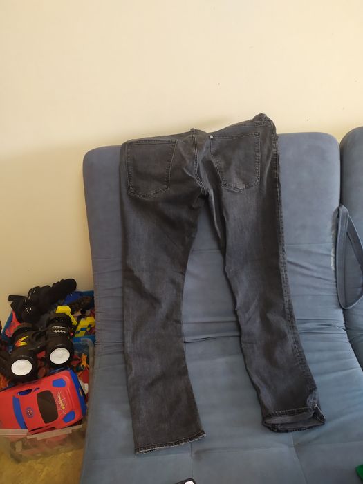 Продам джинсы  мужские