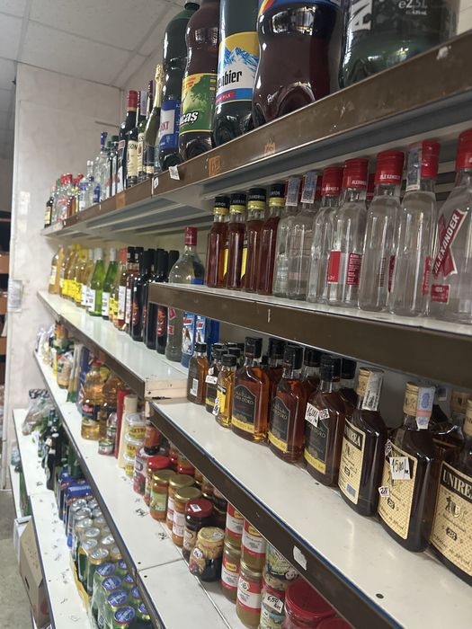 Rafturi metalice vitrine