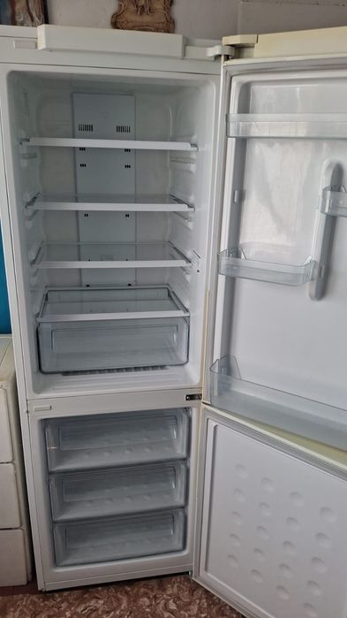 Холодильник Samsung