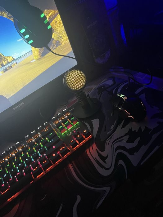 Se vinde microfon de gaming