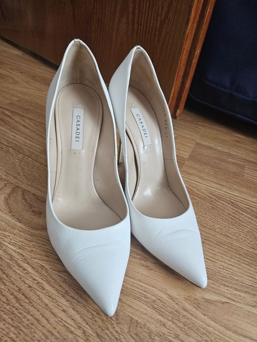 Pantofi Casadei albi
