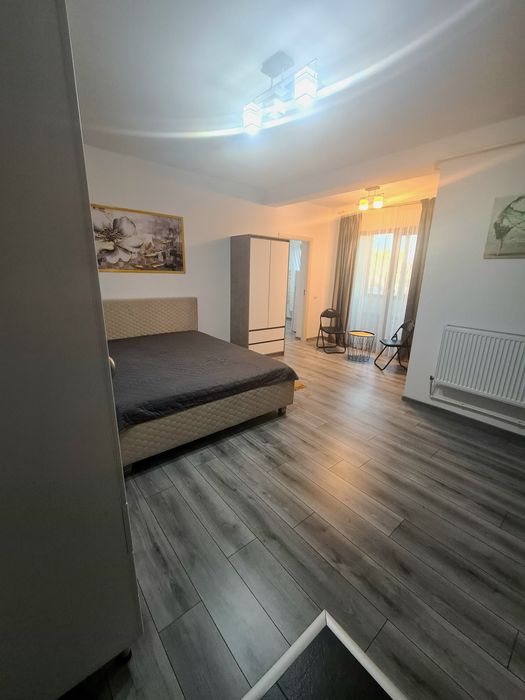 Închiriez  garsonieră