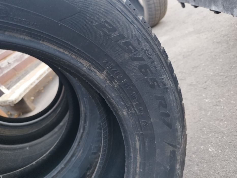 Зимние шины 215/65/17