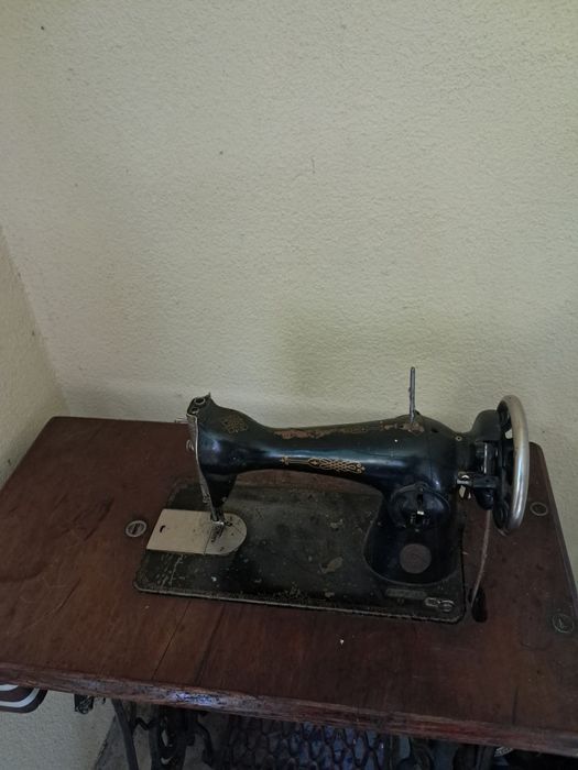 Vând mașină de cusut Singer