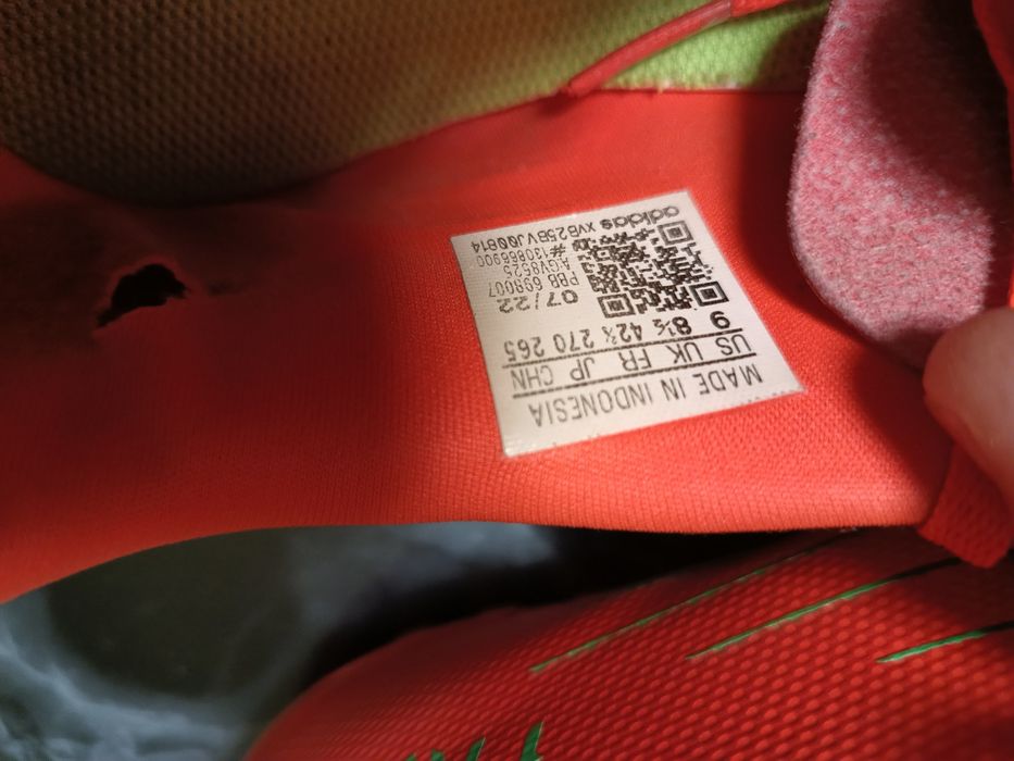 Продавам стоножки за футбол Adidas Predator