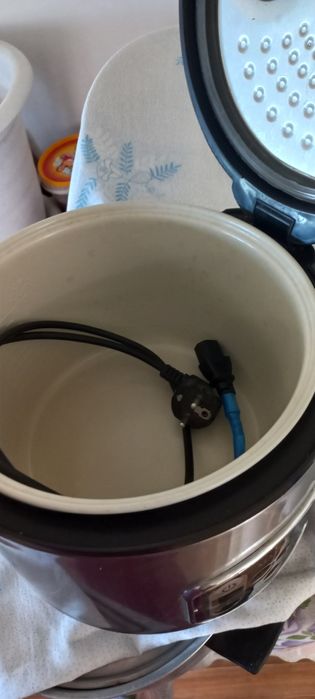 Продам мультиварку в отличном состоянии