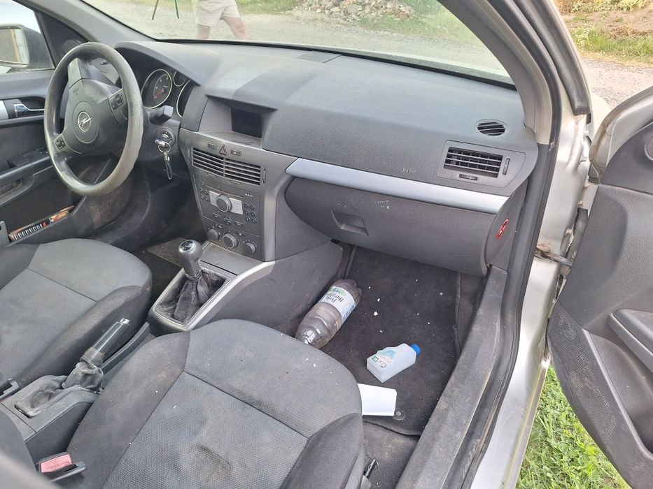 Dezmembrez opel astra h 1.7