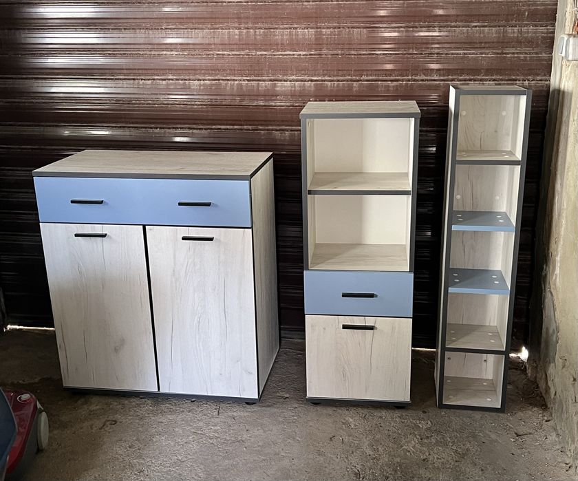 Гардеробчета и бюро с шкафчета