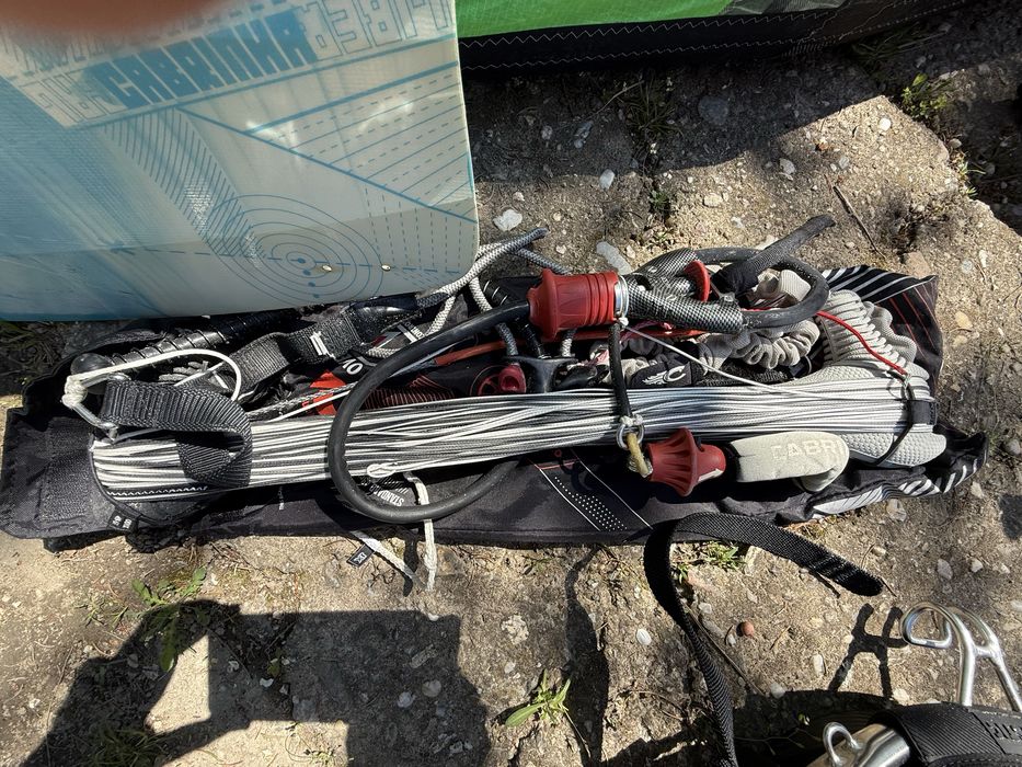 Set complet Kitesurfing Cabrinha (Kite 12m, Placă, Bară, Centură, Pompă)