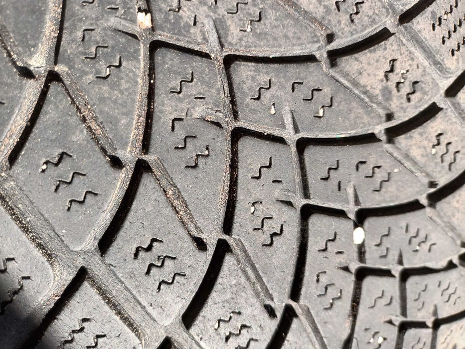 Зимни гуми 2 броя за 20 лв.