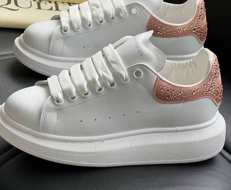 Adidasi dama Mcqueen