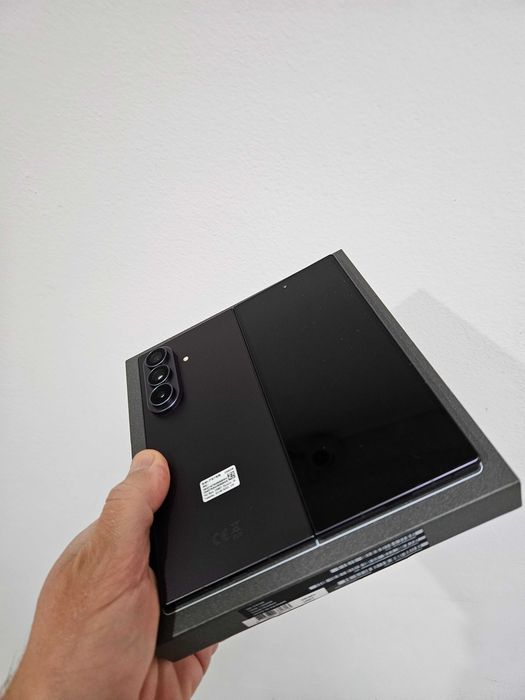 Samsung Galaxy Z Fold 8 ultra 256 gb la cutie.