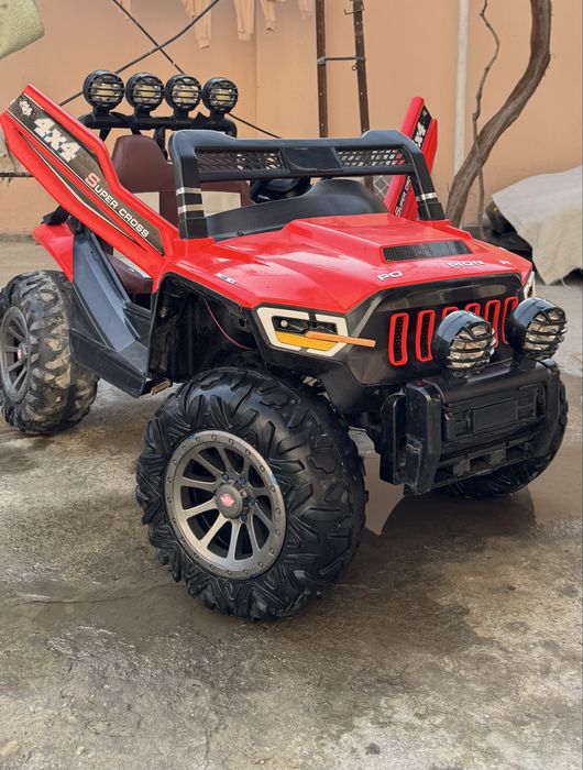 Детская машина с пултем