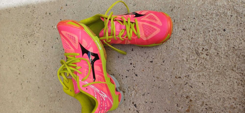 Маратонки Найк и Мезуно