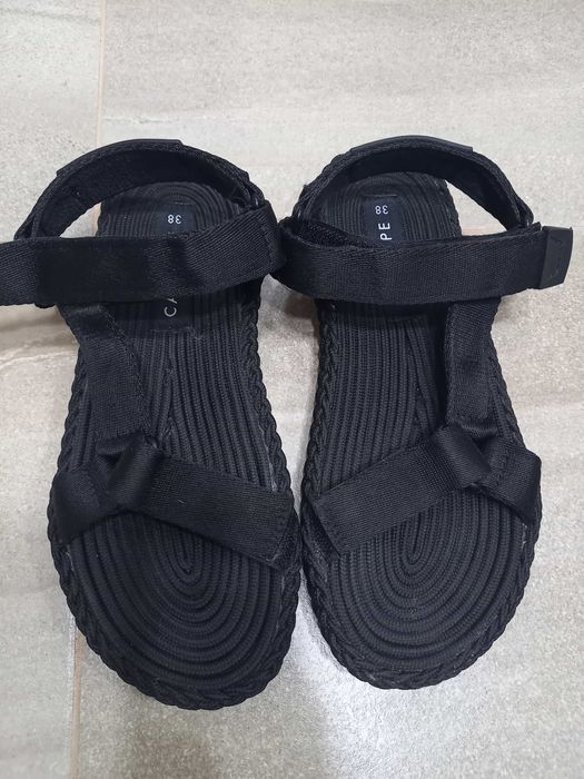 Продавам сандали