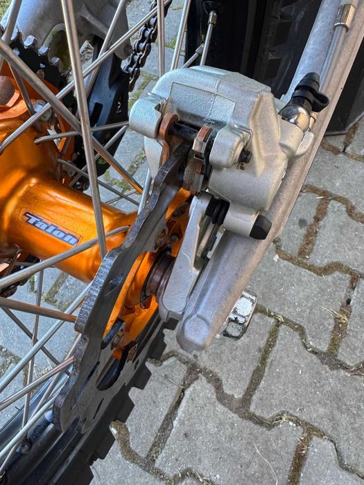 Vând KTM SX-F 250 4t, an 2013, motocross în stare foarte bună de funcționare.