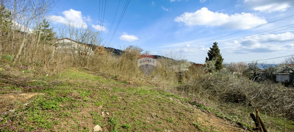 Парцел за къща с ПУП, с.о. Планова, над кв."Възраждане" IV, ЙГ