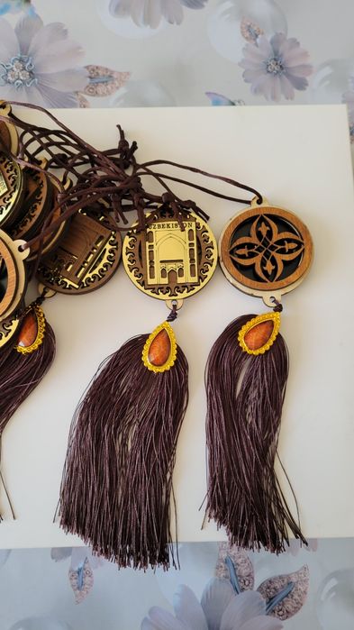 Продаются национальные сувениры