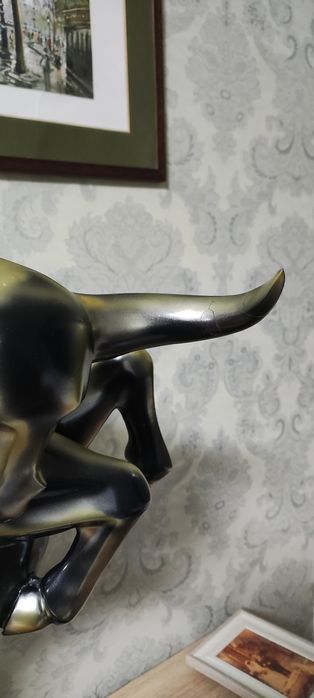 Статуэтка большого быка