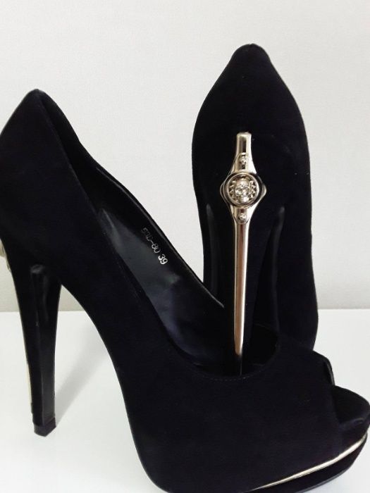 Луксозни нови обувки, естествен велур