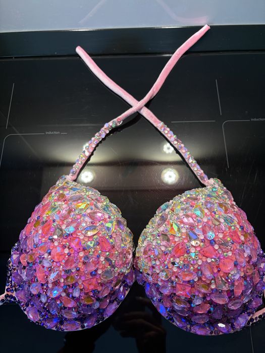 Costum bikini fitness si saboti