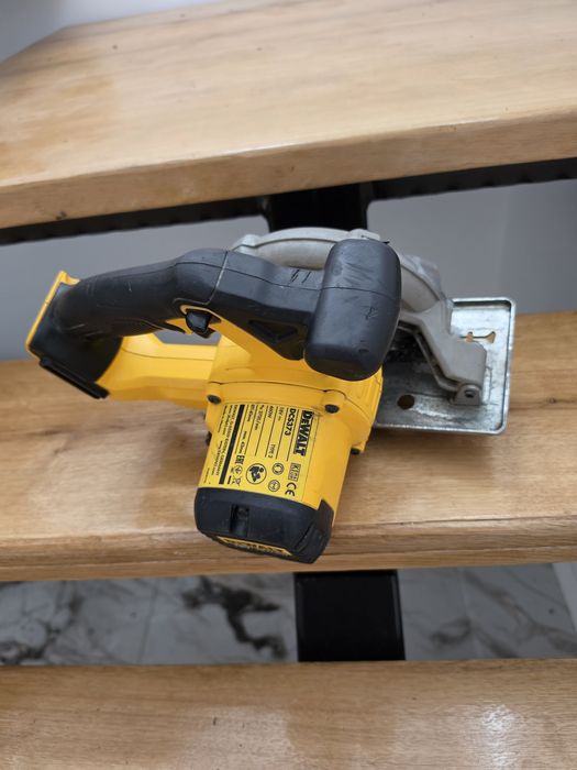 Circular Dewalt dcs373